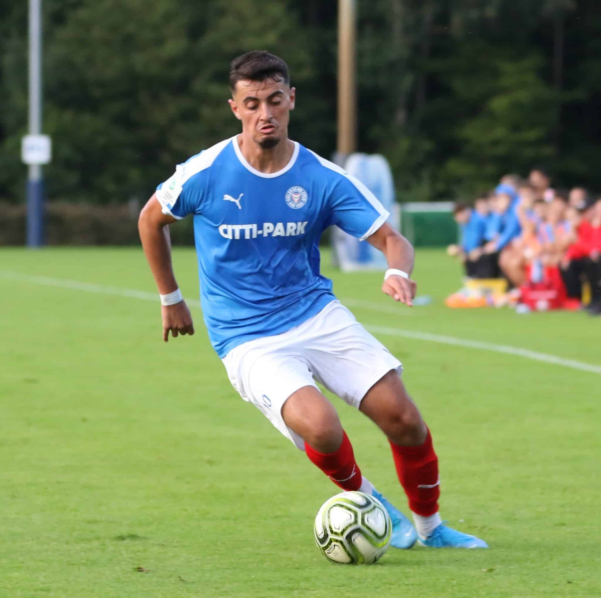 20190821 Leon Schmidt gegen Niendorf am Ball