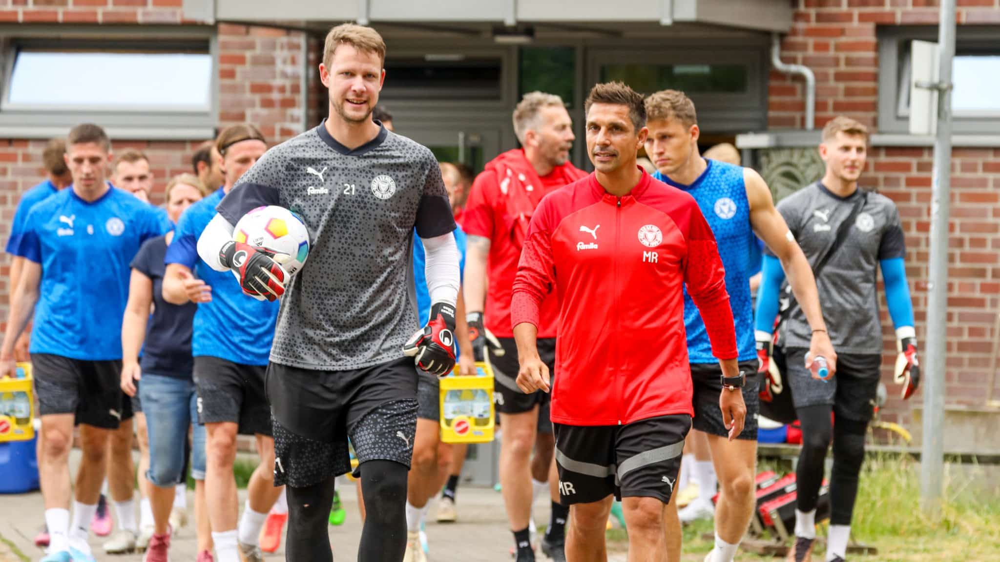 20230626 Thomas Dähne und Marcel Rapp auf dem Weg zum Trainingsplatz-3
